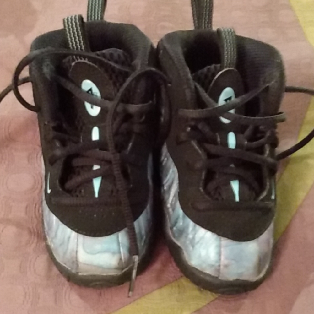 Baby shoes size 6 size 5